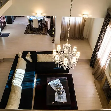 Luxury With Great Views Near Airport Villa