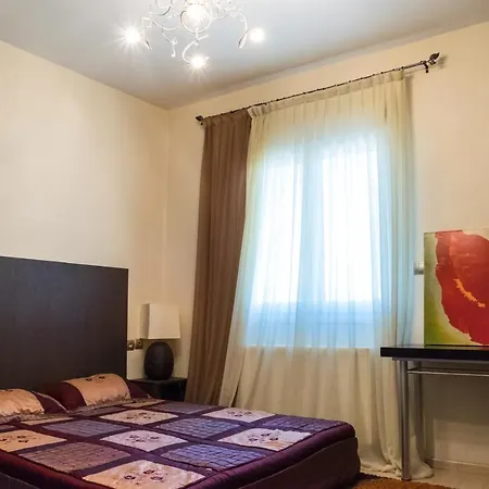 Luxury With Great Views Near Airport